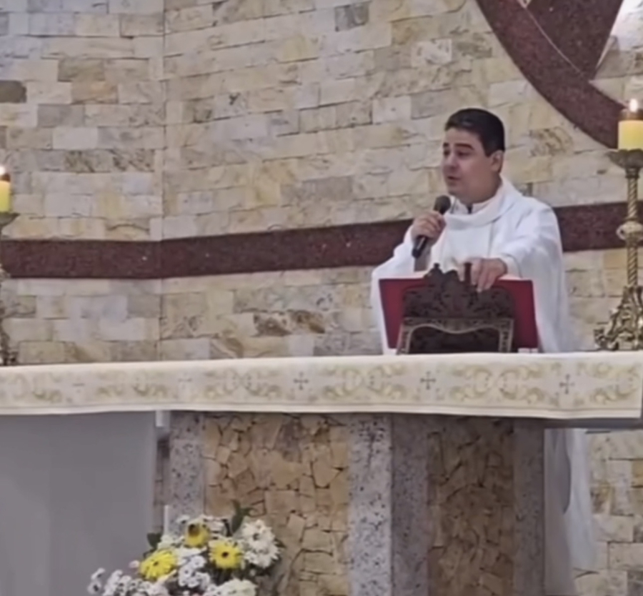 Padre Robson chama Prefeito de Trindade de “ingrato” durante missa 